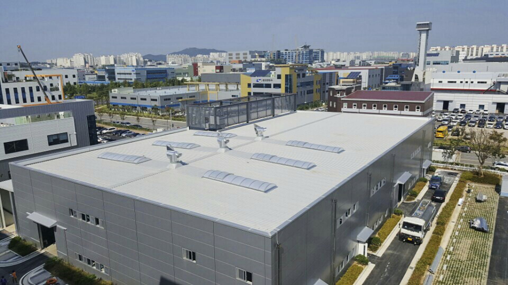Flachdach der Firma Seoyeon Electronis in Südkorea mit Lichtbändern hergestellt von ASTROPLAST